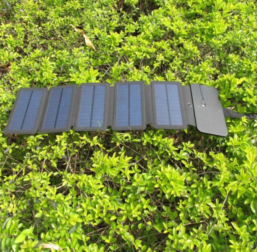 Foldable Solar Charger Panel | 15W or 20W Monocrystalline, Direct USB Charging for Camping, Hiking & Emergency Power